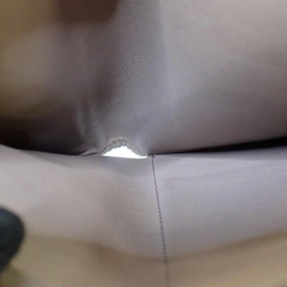 Louis Vuitton Capucines Compact Wallet - Picture 10 of 16